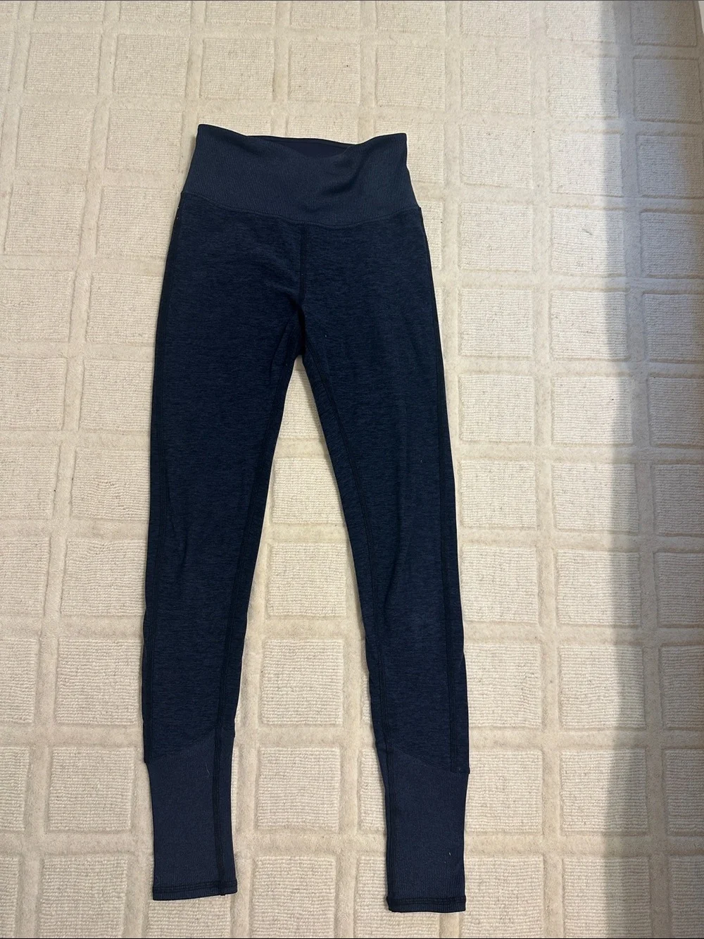 ALO Yoga navy leggings - Picture 1 of 3